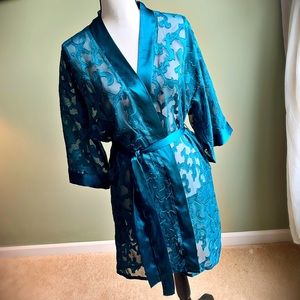 Stunning Teal Kimono/Robe Size M Like New